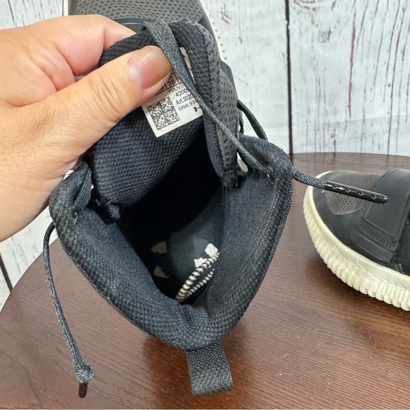 Under Armour High Top Volleyball Sneakers Women’s size 7 in black GUC - Picture 4 of 12